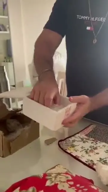 Vídeo de cliente abrindo o pedido recebido em casa (8 de 17)